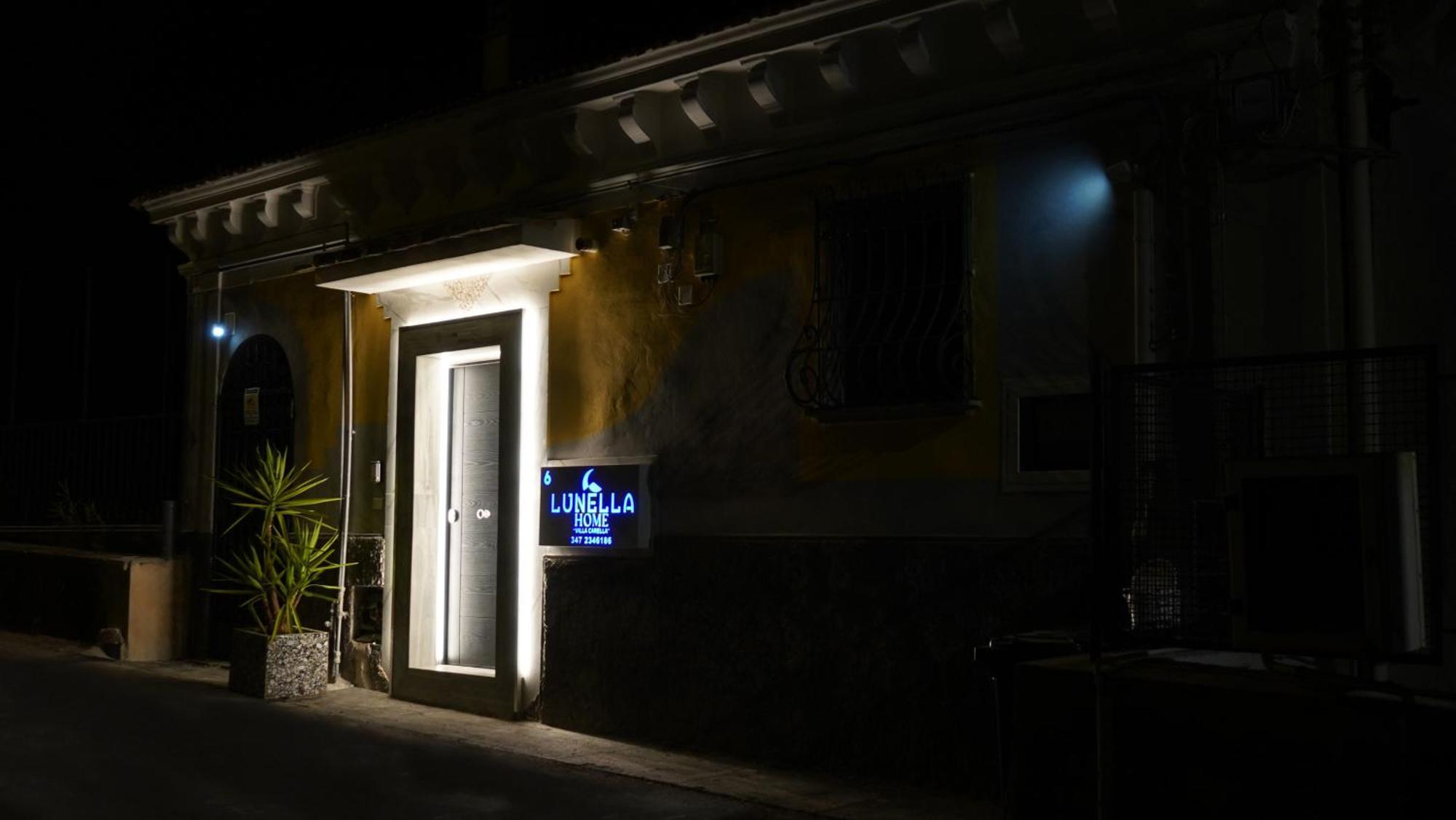 Apartment Lunella Full With Unique Seaview, Washing Machine, Full Kitchen, Parking With Video Surveillance, And Shuttle Taxi From To Station, Amalfi Ferries, Airport, Naples Airport Salerno