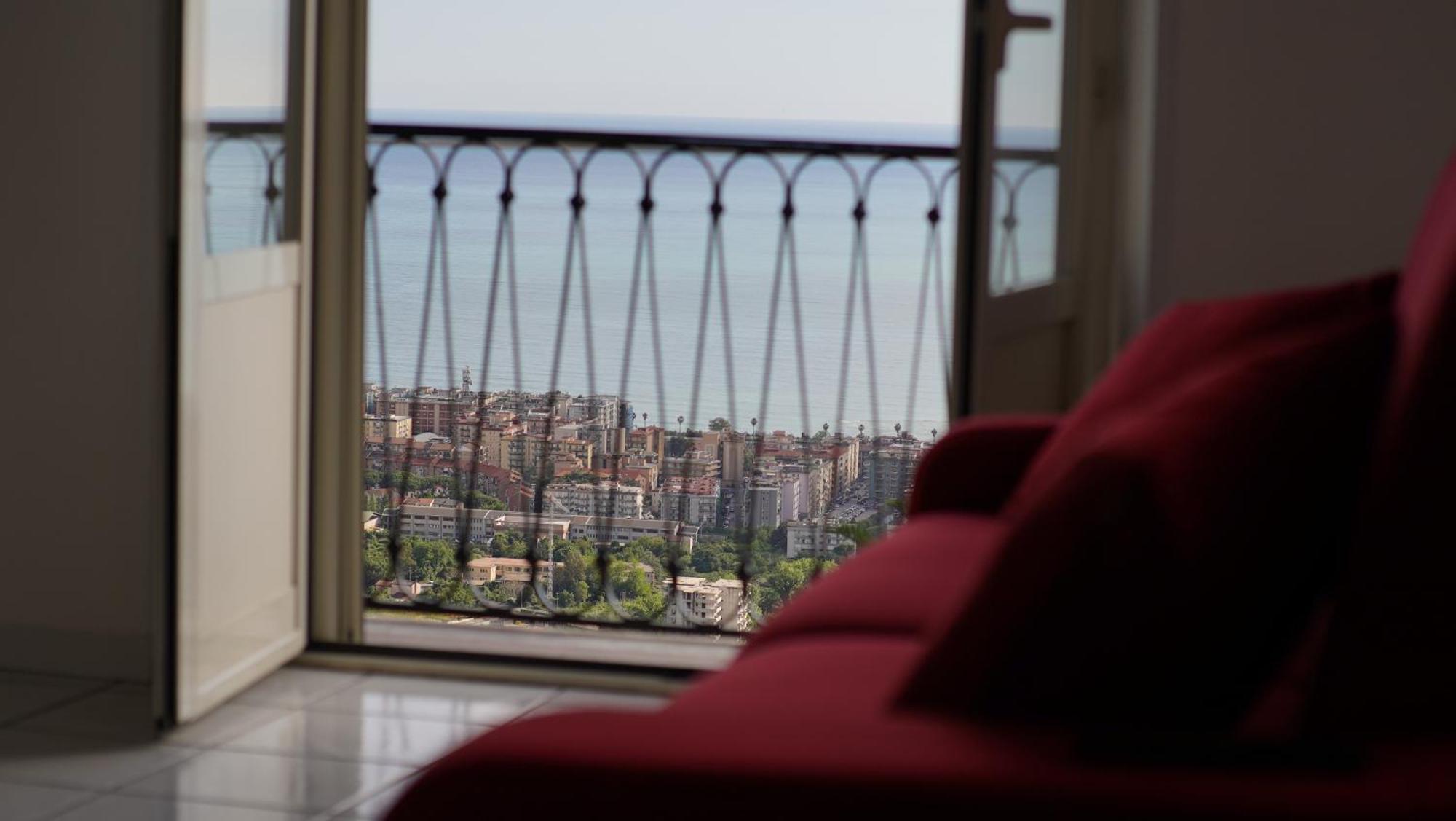 Apartment Lunella Full With Unique Seaview, Washing Machine, Full Kitchen, Parking With Video Surveillance, And Shuttle Taxi From To Station, Amalfi Ferries, Airport, Naples Airport *