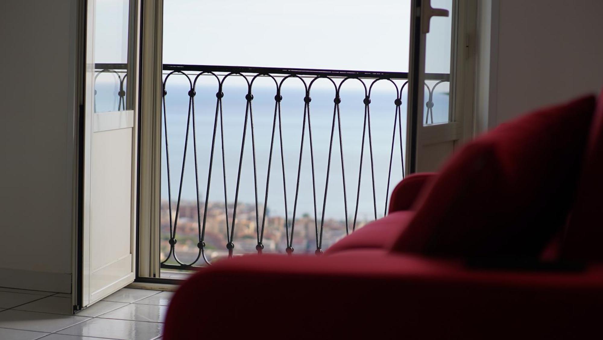 Lunella Full With Unique Seaview, Washing Machine, Full Kitchen, Parking With Video Surveillance, And Shuttle Taxi From To Station, Amalfi Ferries, Airport, Naples Airport * Salerno
