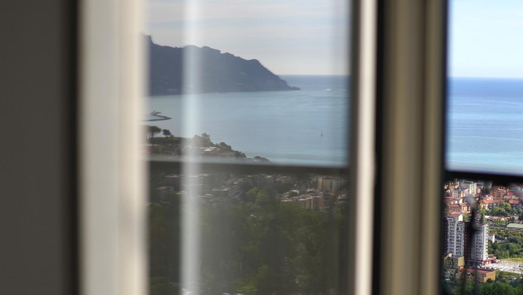 Lunella Full With Unique Seaview, Washing Machine, Full Kitchen, Parking With Video Surveillance, And Shuttle Taxi From To Station, Amalfi Ferries, Airport, Naples Airport Apartment