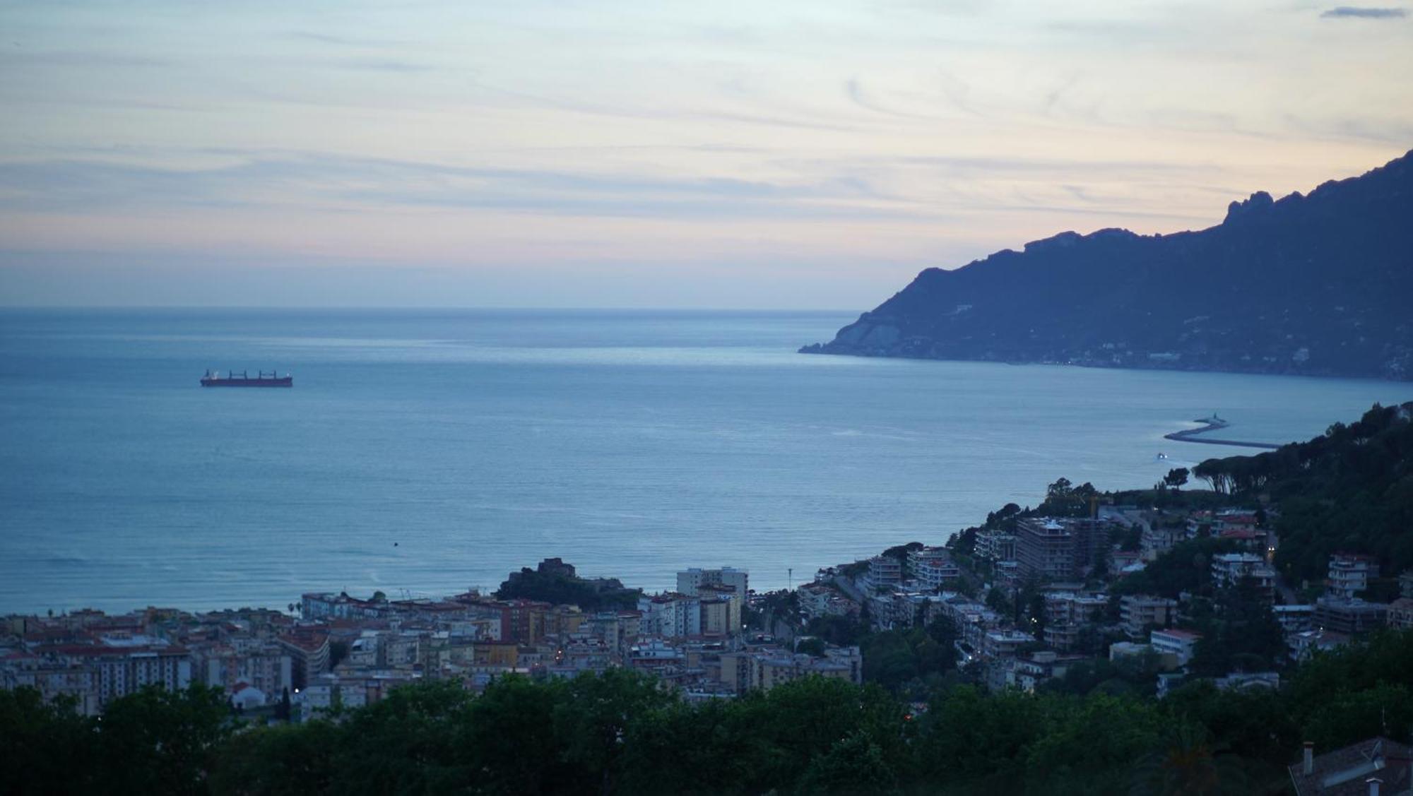 Lunella Full With Unique Seaview, Washing Machine, Full Kitchen, Parking With Video Surveillance, And Shuttle Taxi From To Station, Amalfi Ferries, Airport, Naples Airport Apartment *