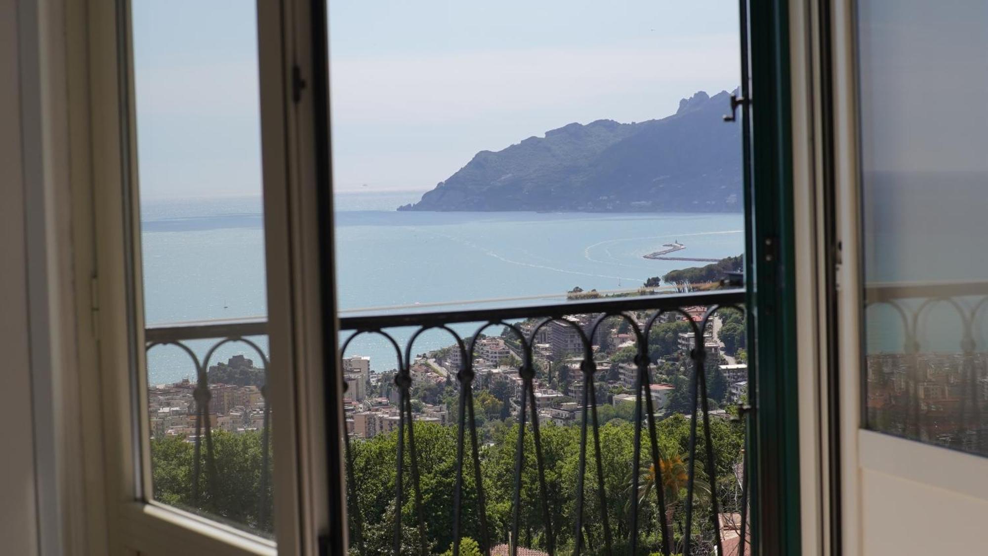 Lunella Full With Unique Seaview, Washing Machine, Full Kitchen, Parking With Video Surveillance, And Shuttle Taxi From To Station, Amalfi Ferries, Airport, Naples Airport * Salerno