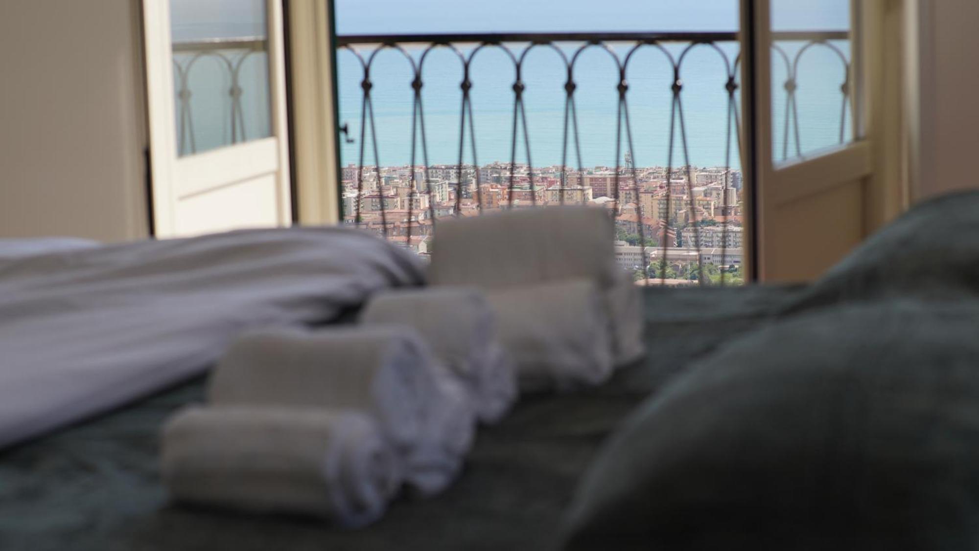 Lunella Full With Unique Seaview, Washing Machine, Full Kitchen, Parking With Video Surveillance, And Shuttle Taxi From To Station, Amalfi Ferries, Airport, Naples Airport * Salerno