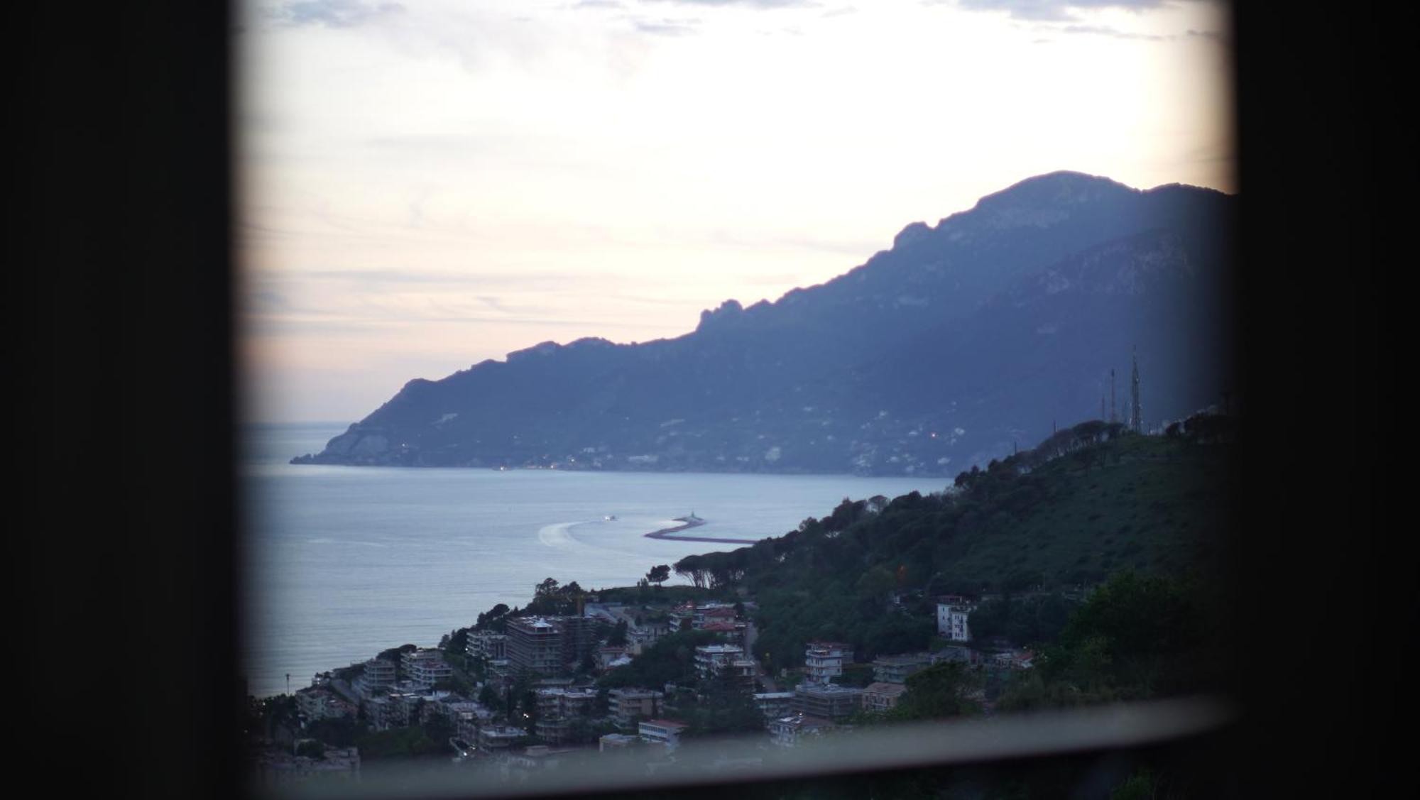 Apartment Lunella Full With Unique Seaview, Washing Machine, Full Kitchen, Parking With Video Surveillance, And Shuttle Taxi From To Station, Amalfi Ferries, Airport, Naples Airport Salerno