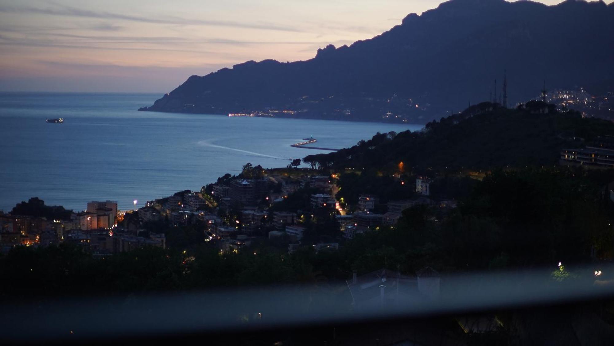 Lunella Full With Unique Seaview, Washing Machine, Full Kitchen, Parking With Video Surveillance, And Shuttle Taxi From To Station, Amalfi Ferries, Airport, Naples Airport *