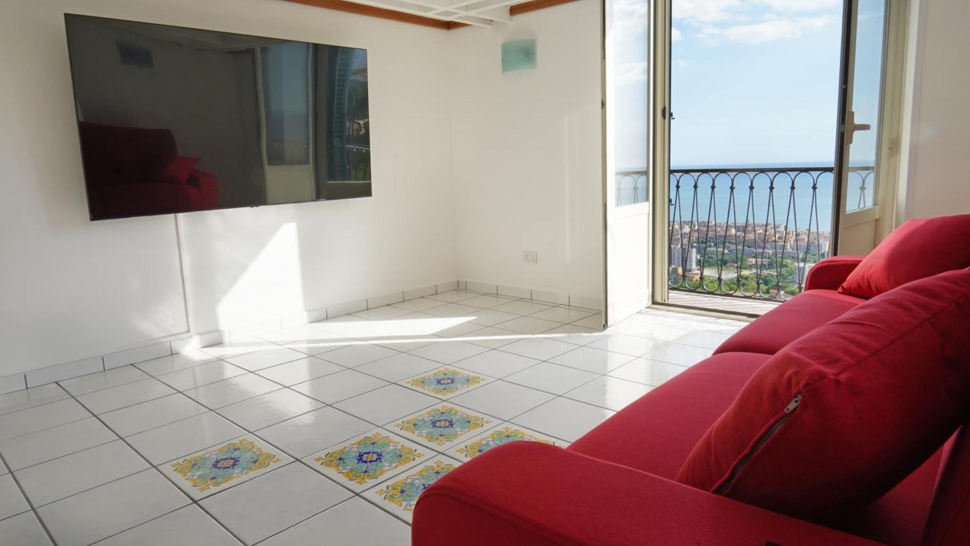 Lunella Full With Unique Seaview, Washing Machine, Full Kitchen, Parking With Video Surveillance, And Shuttle Taxi From To Station, Amalfi Ferries, Airport, Naples Airport Salerno