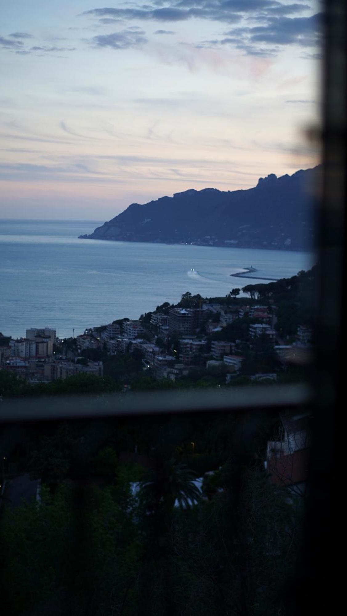 Apartment Lunella Full With Unique Seaview, Washing Machine, Full Kitchen, Parking With Video Surveillance, And Shuttle Taxi From To Station, Amalfi Ferries, Airport, Naples Airport Salerno
