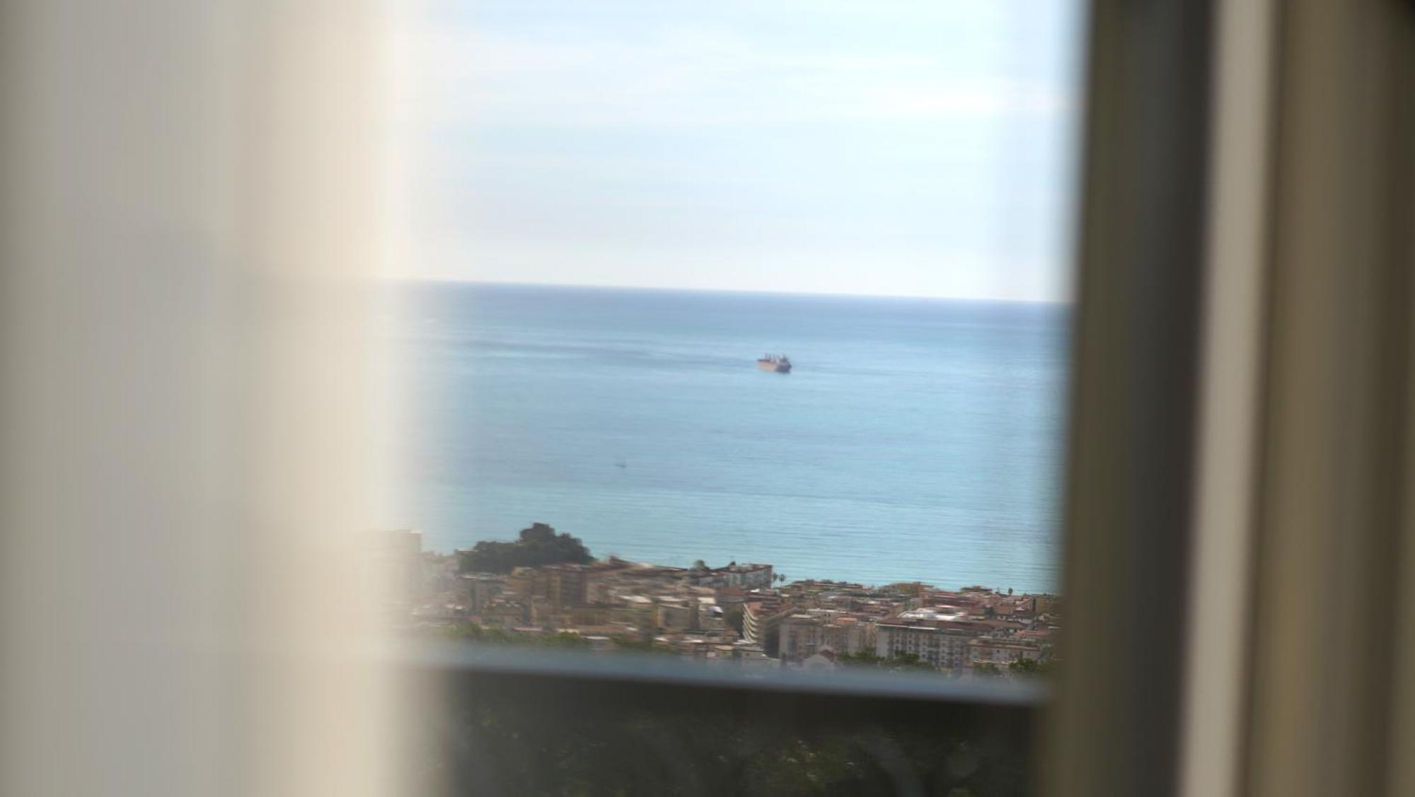 Lunella Full With Unique Seaview, Washing Machine, Full Kitchen, Parking With Video Surveillance, And Shuttle Taxi From To Station, Amalfi Ferries, Airport, Naples Airport Apartment