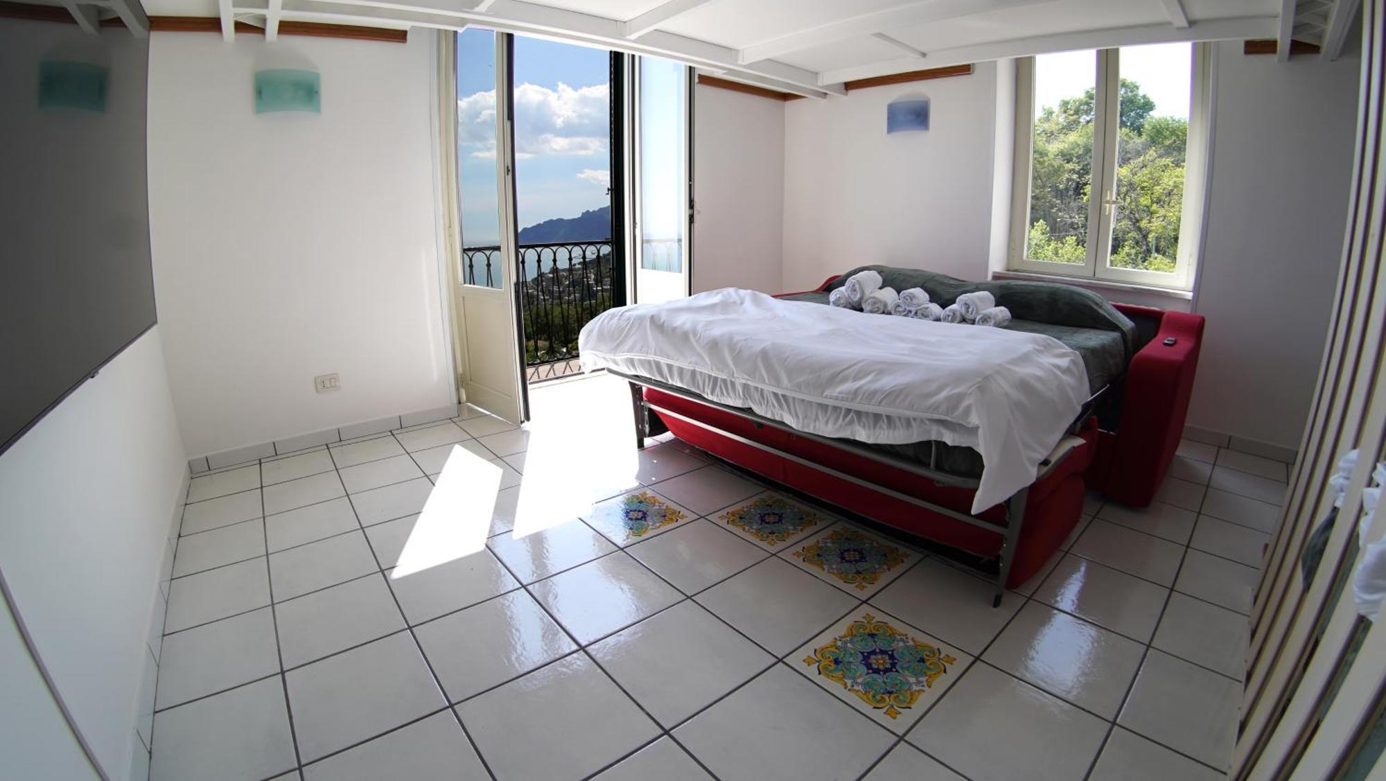 Apartment Lunella Full With Unique Seaview, Washing Machine, Full Kitchen, Parking With Video Surveillance, And Shuttle Taxi From To Station, Amalfi Ferries, Airport, Naples Airport Salerno